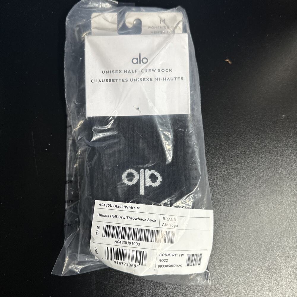 Alo Unisex Throwback Sock, Black & White, Size Women's 8-11.5 Or Men's 6.5-10